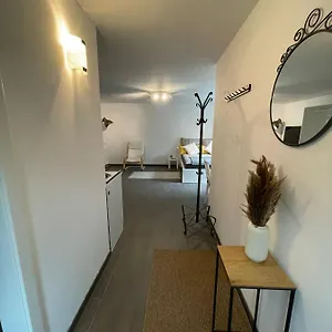 Gemuetliche In Ruhigem Wohngebiet Apartment